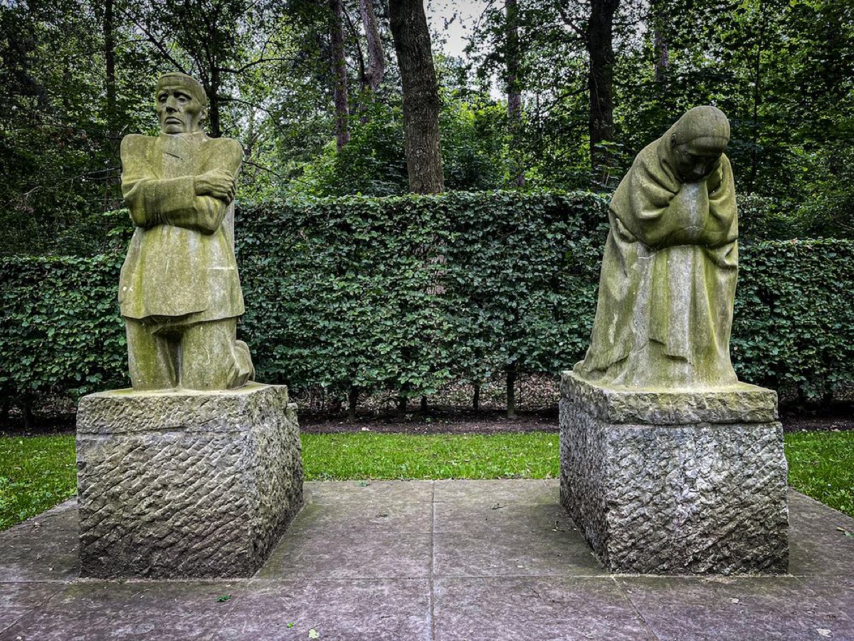 Mourning parents-sculpture by Käthe Kollwitz - Image Credits: Author